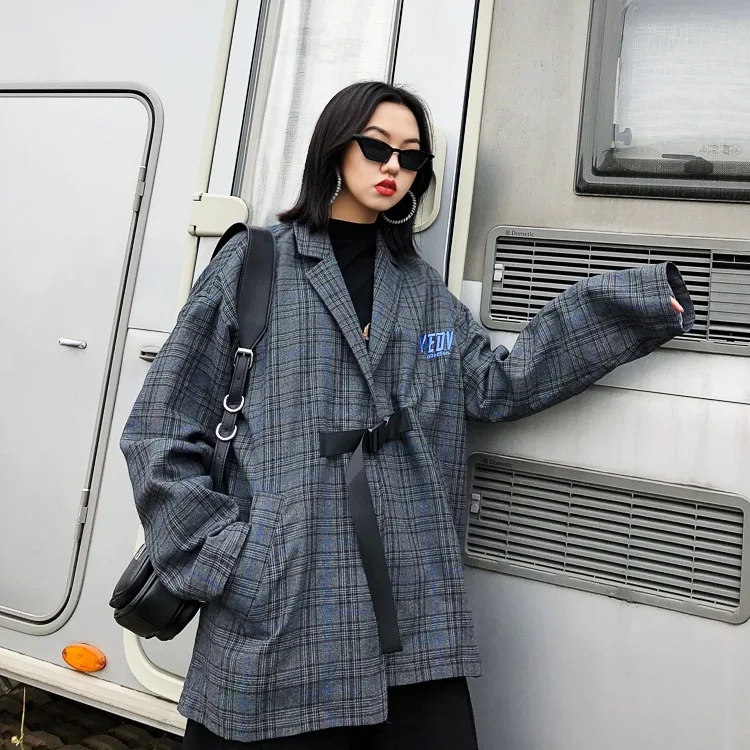 Jasmine retro British checked collar stitching buckle handsome cool and relaxed version of coat jacket
Jasmine retro British checked collar stitching buckle handsome cool and relaxed version of coat jacket
