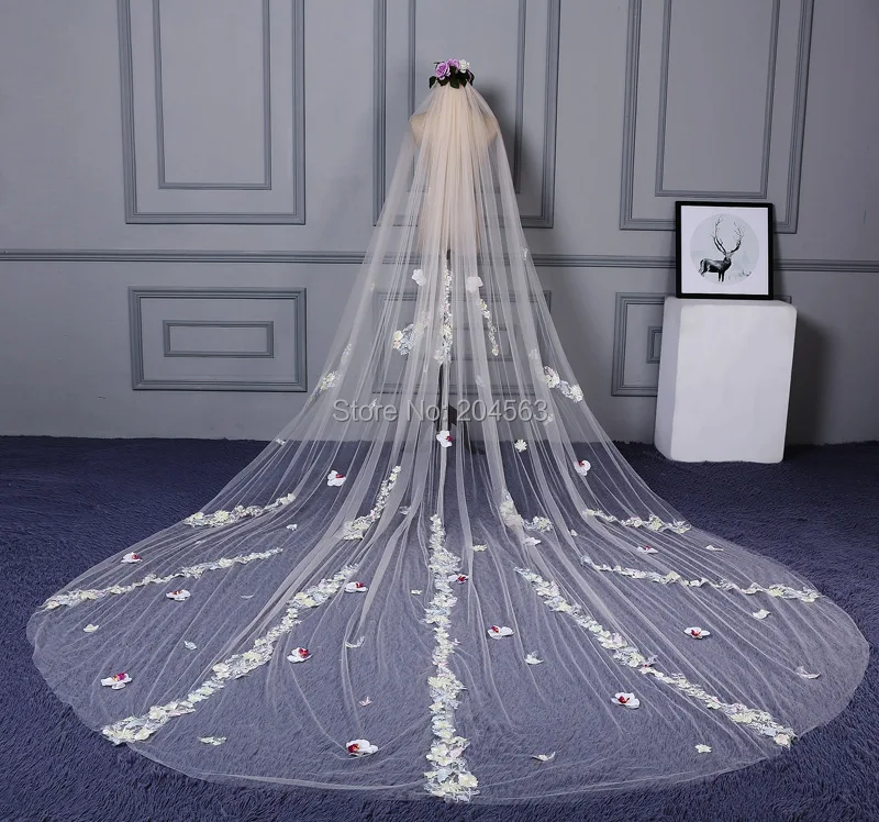 One-Layer Wedding Veil with Color Appliques Unique Bridal Cathedral Veils with Comb and Flowers YHG2019
One-Layer Wedding Veil with Color Appliques Unique Bridal Cathedral Veils with Comb and Flowers YHG2019