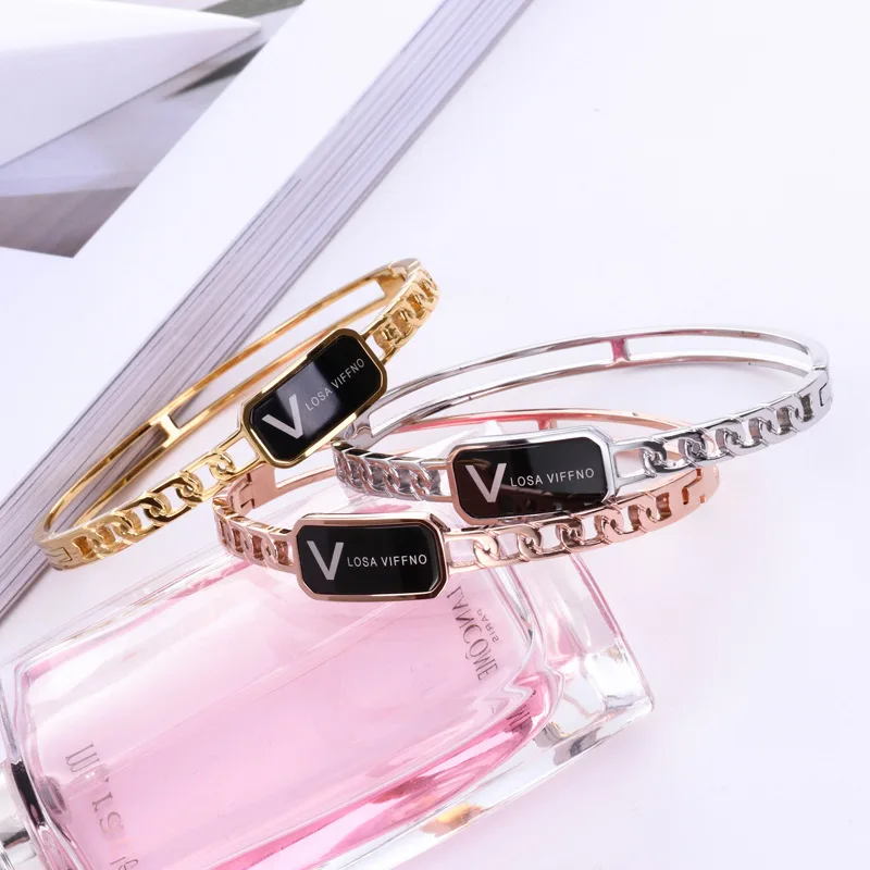 Top Quality Rose Gold color V letters Women Cuff Hollow Out Bangle ,nice gift for girls,three colors drop shipping
Top Quality Rose Gold color V letters Women Cuff Hollow Out Bangle ,nice gift for girls,three colors drop shipping