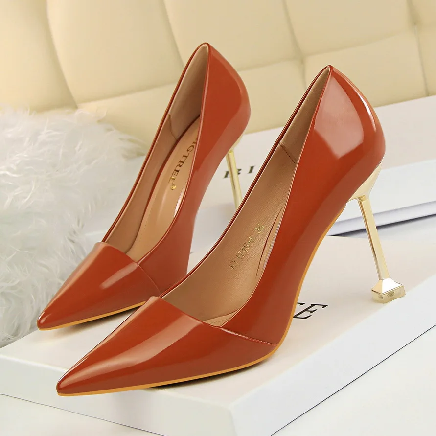 Women Fashion Concise OL Patent Leather Pointed Toe Pumps Ladies Spring/Autumn 9.5cm Thin High Heel Shallow Office Party Shoes
Women Fashion Concise OL Patent Leather Pointed Toe Pumps Ladies Spring/Autumn 9.5cm Thin High Heel Shallow Office Party Shoes