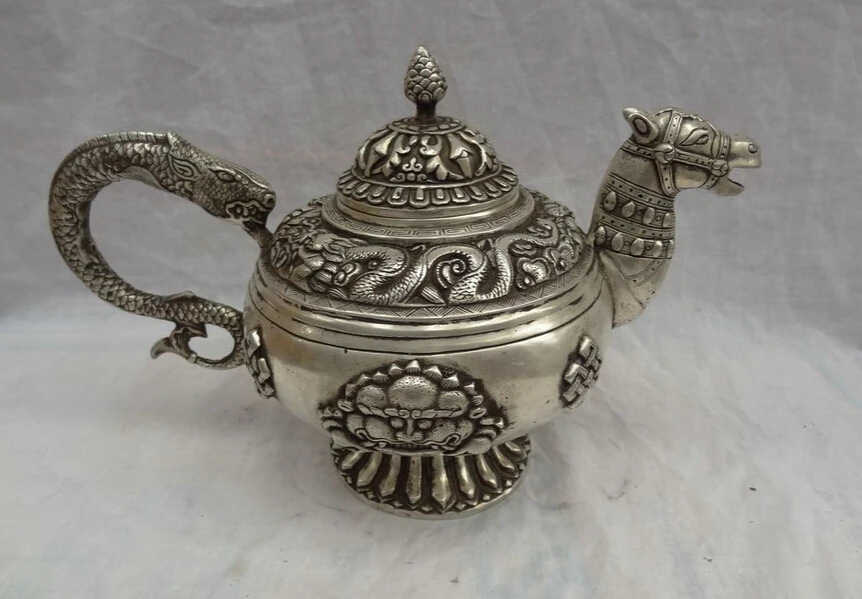 S5126 13" Chinese Silver Horse Head Statue Bronze Dragon Lion Auspicious Wine Tea Pot D0318
S5126 13" Chinese Silver Horse Head Statue Bronze Dragon Lion Auspicious Wine Tea Pot D0318