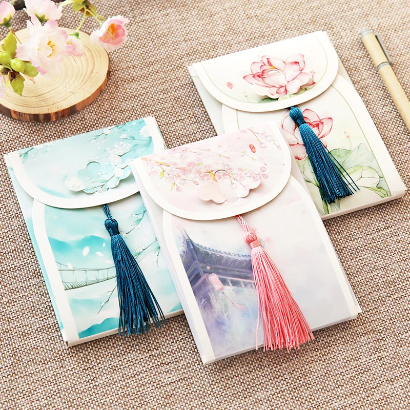 Beautiful antique tassels boxed envelope postcards creative luminous Chinese landscape message greeting cards letter paper
Beautiful antique tassels boxed envelope postcards creative luminous Chinese landscape message greeting cards letter paper