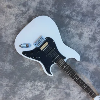 Free transportation, new high quality white electric guitar, single double pickup, silver hardware, customizable.
Free transportation, new high quality white electric guitar, single double pickup, silver hardware, customizable.