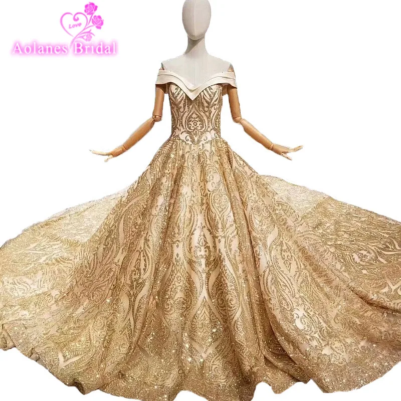 Фото 2018 Золотое кружевное платье без рукавов с милым соборным шлейфом для невесты