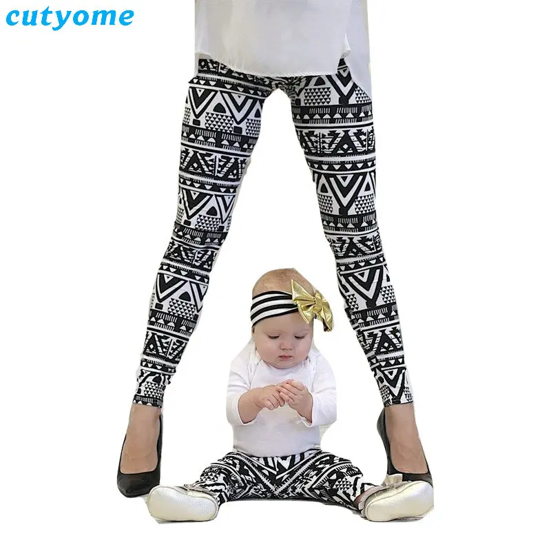 Cutyome Matching Mother Daughter Clothes Floral Woman Kids Girls Legggins Family Look Matching Elastic Pants Christmas Outfits
Cutyome Matching Mother Daughter Clothes Floral Woman Kids Girls Legggins Family Look Matching Elastic Pants Christmas Outfits