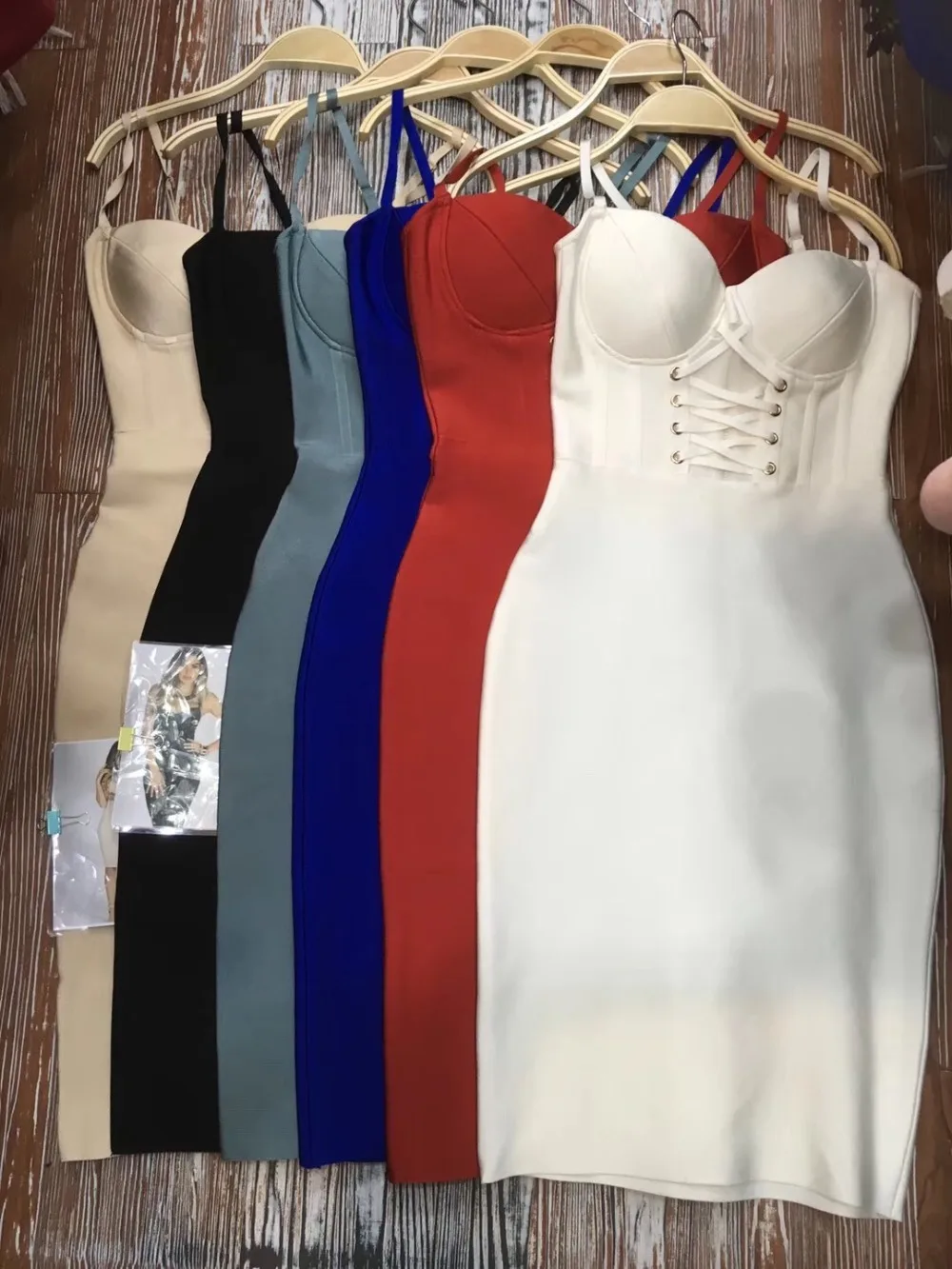 Newest Black blue red white beige v neck Sleeveless Women Spaghetti Strap 2018 Celebrity evening party Bandage Vestidos dresses
Newest Black blue red white beige v neck Sleeveless Women Spaghetti Strap 2018 Celebrity evening party Bandage Vestidos dresses