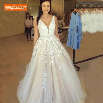 Elegant Beach Boho Wedding Gowns Customized 2020 V-Neck Tulle A-Line Wedding Dress Long Lace Appliqued Sleeveless Bridal Dresses
Elegant Beach Boho Wedding Gowns Customized 2020 V-Neck Tulle A-Line Wedding Dress Long Lace Appliqued Sleeveless Bridal Dresses