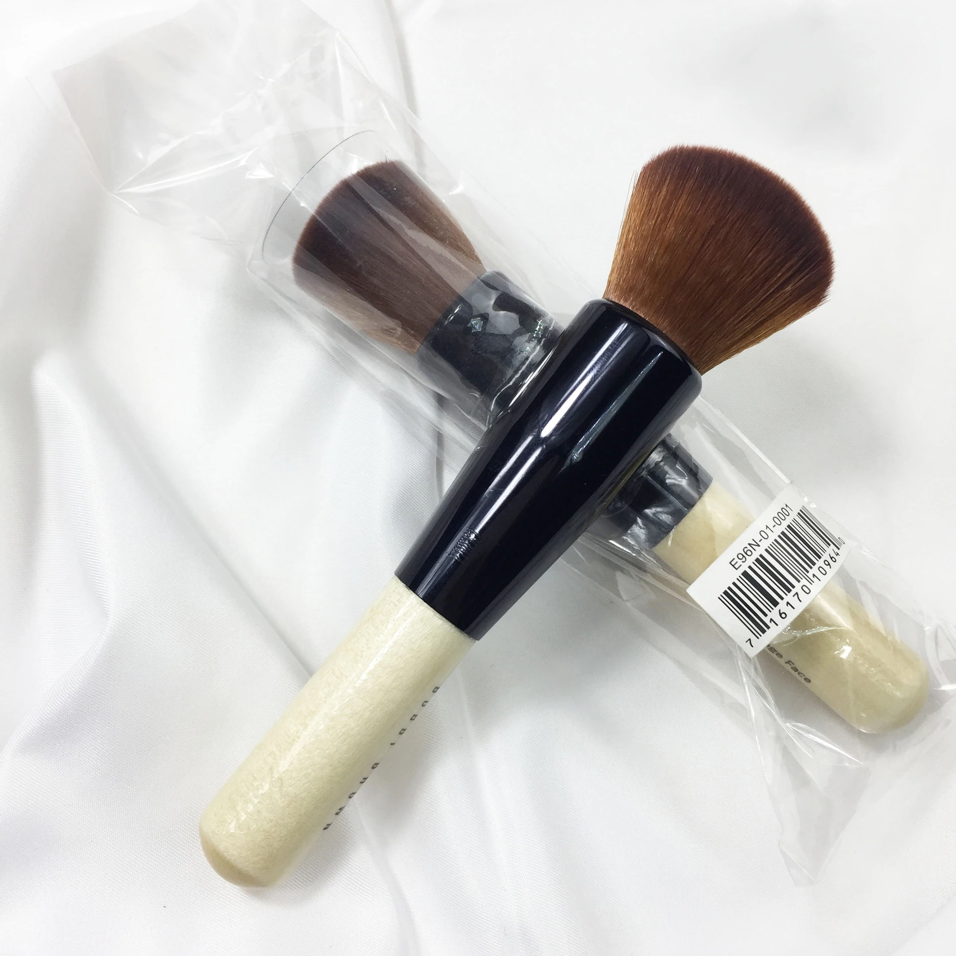 Brand animal hair powder blush concealer makeup brush high gloss bright foundation brush professional beauty tools
Brand animal hair powder blush concealer makeup brush high gloss bright foundation brush professional beauty tools