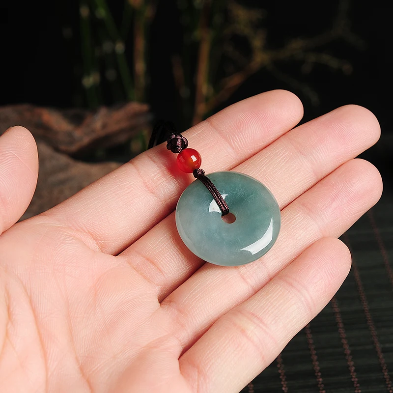 Natural A Cargo Oil Green emerald safe buckle pendant Burmese jade men and women neck accessories
Natural A Cargo Oil Green emerald safe buckle pendant Burmese jade men and women neck accessories