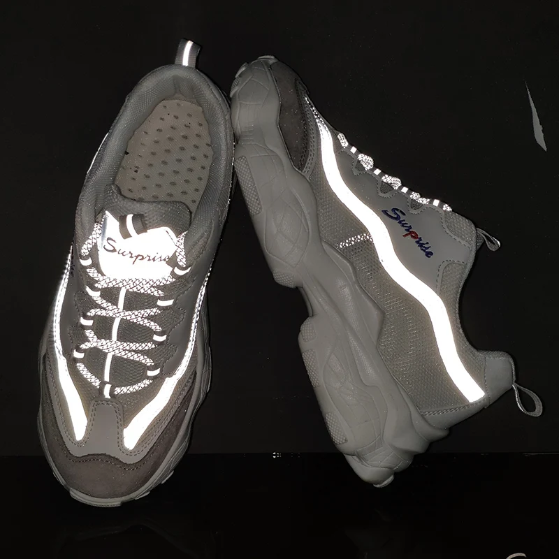Casual Shoes Men Breathable Sneakers high quality adults Masculino New Trend Fashion Cheap Glowing old shoes
Casual Shoes Men Breathable Sneakers high quality adults Masculino New Trend Fashion Cheap Glowing old shoes