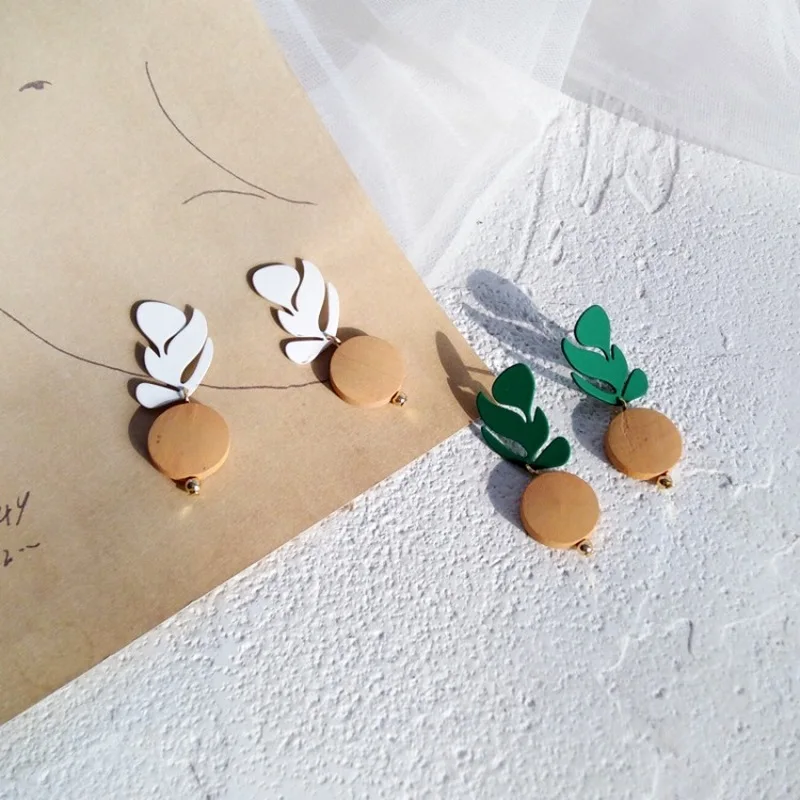 Korean Fashion Personality Sweet Girl Forest Series Clip Earrings Women Temperament Creative Wooden Accessories Ear Clip
Korean Fashion Personality Sweet Girl Forest Series Clip Earrings Women Temperament Creative Wooden Accessories Ear Clip