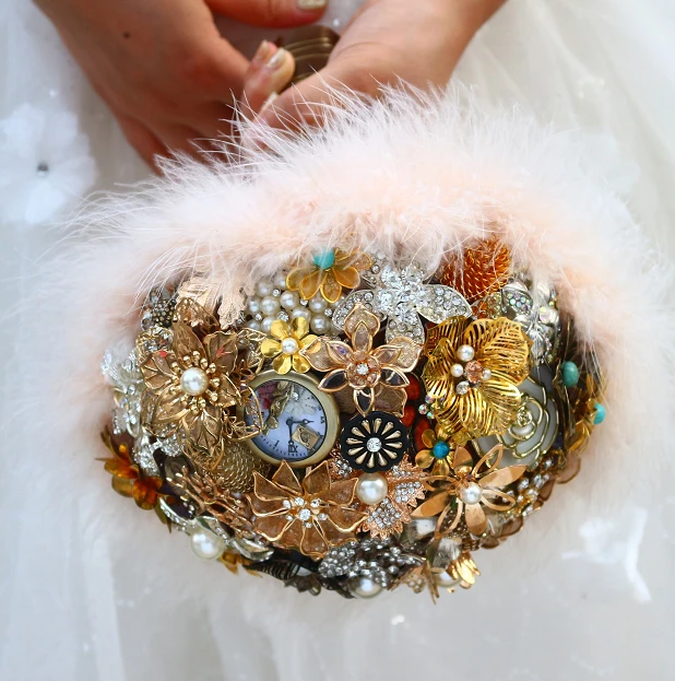 Vintage Wedding Bouquet Handmade Crystal Rhinestones Pearls Feather Bride Bouquet Brooch Accessories Bridal Holding Flower
Vintage Wedding Bouquet Handmade Crystal Rhinestones Pearls Feather Bride Bouquet Brooch Accessories Bridal Holding Flower