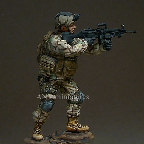 Модель солдата из смолы 1/35, современная модель солдата морского котика США, белая модель GK, ручная модель 168
Модель солдата из смолы 1/35, современная модель солдата морского котика США, белая модель GK, ручная модель 168