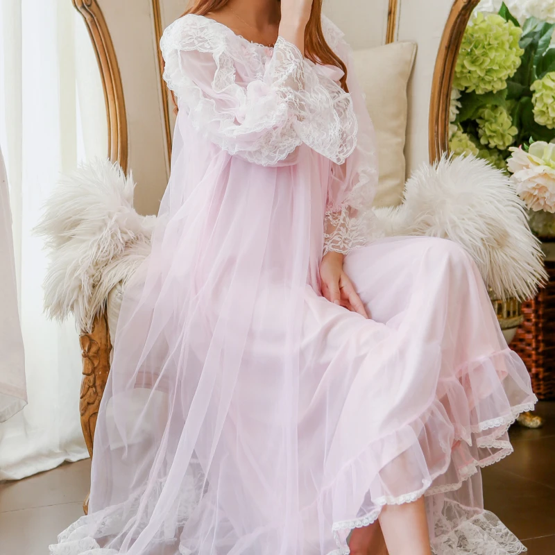 2019 Spring Summer Princess Lace Pyjamas Women's Long Nightgowns Two Pieces Lingerie Set Bathrobe Gauze Sleepwear 3 Colors
2019 Spring Summer Princess Lace Pyjamas Women's Long Nightgowns Two Pieces Lingerie Set Bathrobe Gauze Sleepwear 3 Colors
