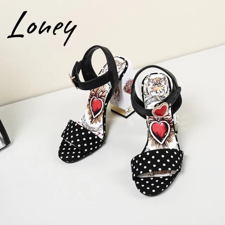 Loney New Heart Shaped Open Toe Summer Sandals Grneuine Leather Buckle Strap Thick Heel Sandals Shoes Women
Loney New Heart Shaped Open Toe Summer Sandals Grneuine Leather Buckle Strap Thick Heel Sandals Shoes Women
