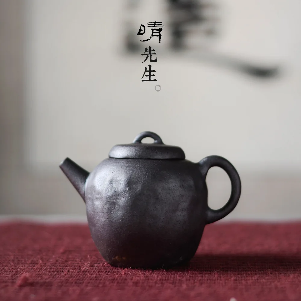 Jingdezhen handmade black mud coarse pottery kung fu tea set drawing blank manual large Japanese tea ceremony black pot
Jingdezhen handmade black mud coarse pottery kung fu tea set drawing blank manual large Japanese tea ceremony black pot