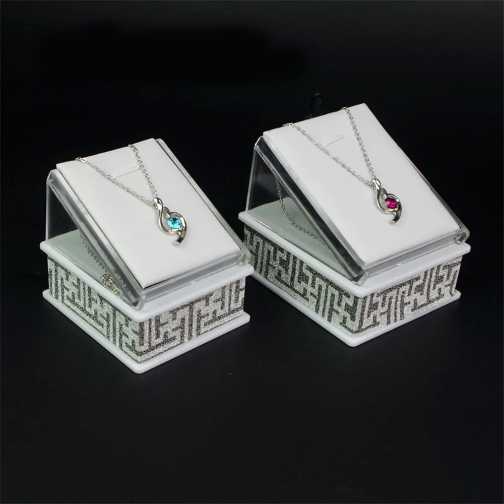 1PCS White Leather & Black Velvet Necklace Pendants Display Case Stand For Jewelry Showcase Holder
1PCS White Leather & Black Velvet Necklace Pendants Display Case Stand For Jewelry Showcase Holder