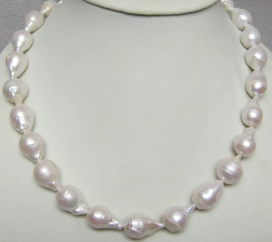 0001339 huge REAL HUGE AAA SOUTH SEA WHITE BAROQUE PEARL NECKLACE 18" 14KGP (A0322)
0001339 huge REAL HUGE AAA SOUTH SEA WHITE BAROQUE PEARL NECKLACE 18" 14KGP (A0322)