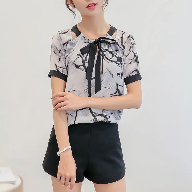 Women Blouses Short Sleeves Casual Shirt Office Lady Blouse Hollow Out Floral Print Lace Up Bow Halter Chiffon
Women Blouses Short Sleeves Casual Shirt Office Lady Blouse Hollow Out Floral Print Lace Up Bow Halter Chiffon