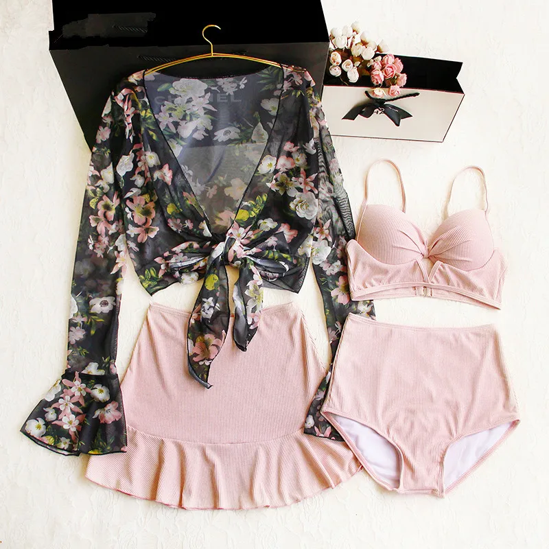 2019 Summer ladies beach print bikini set printing sunscreen long-sleeved blouse pink hot spring bathing suit slim swimsuit four
2019 Summer ladies beach print bikini set printing sunscreen long-sleeved blouse pink hot spring bathing suit slim swimsuit four