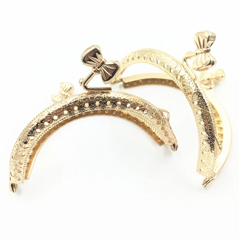 1Pc Kiss Clasps Lock Clutch Fashion Purse Bag Handbag Making DIY Handle Gold Plated Arch Frame Bownot Head 85x68mm
1Pc Kiss Clasps Lock Clutch Fashion Purse Bag Handbag Making DIY Handle Gold Plated Arch Frame Bownot Head 85x68mm