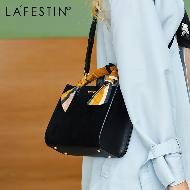 LA FESTIN Color Matching Silk Scarf Bag Casual handbag female 2018 new fashion simple velvet shoulder Messenger bag
LA FESTIN Color Matching Silk Scarf Bag Casual handbag female 2018 new fashion simple velvet shoulder Messenger bag