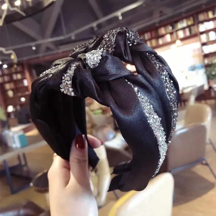 Satin Crystal Knot Headbands For Women Hair Bow Hairbands headband Flower Crown Korea Hair Accessories For Girls 
Satin Crystal Knot Headbands For Women Hair Bow Hairbands headband Flower Crown Korea Hair Accessories For Girls