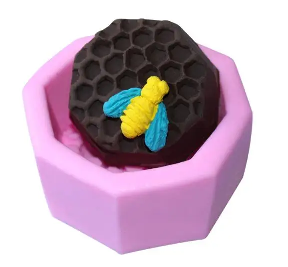 The new environmentally friendly food-grade silicone mold fondant cake mold baking bee hive tool DIY soap mold
The new environmentally friendly food-grade silicone mold fondant cake mold baking bee hive tool DIY soap mold