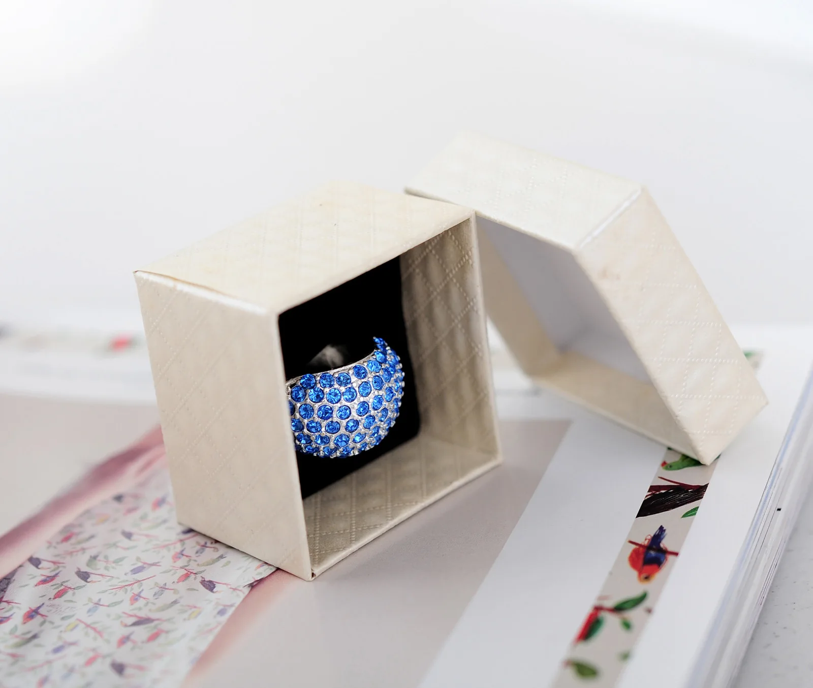 DoreenBeads Jewelry Box Wholesale Beige Geometry Pattern Earrings Box Packaging Gift Boxes Classic 5 * 5 * 3.8cm 1 Piece
DoreenBeads Jewelry Box Wholesale Beige Geometry Pattern Earrings Box Packaging Gift Boxes Classic 5 * 5 * 3.8cm 1 Piece