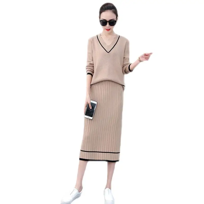 2018 Autumn Winter Fashion Long Knitted Pullovers And Skirt Two Piece Set Female New Loose V-neck Long Sleeve Sweaters Suits B77
2018 Autumn Winter Fashion Long Knitted Pullovers And Skirt Two Piece Set Female New Loose V-neck Long Sleeve Sweaters Suits B77