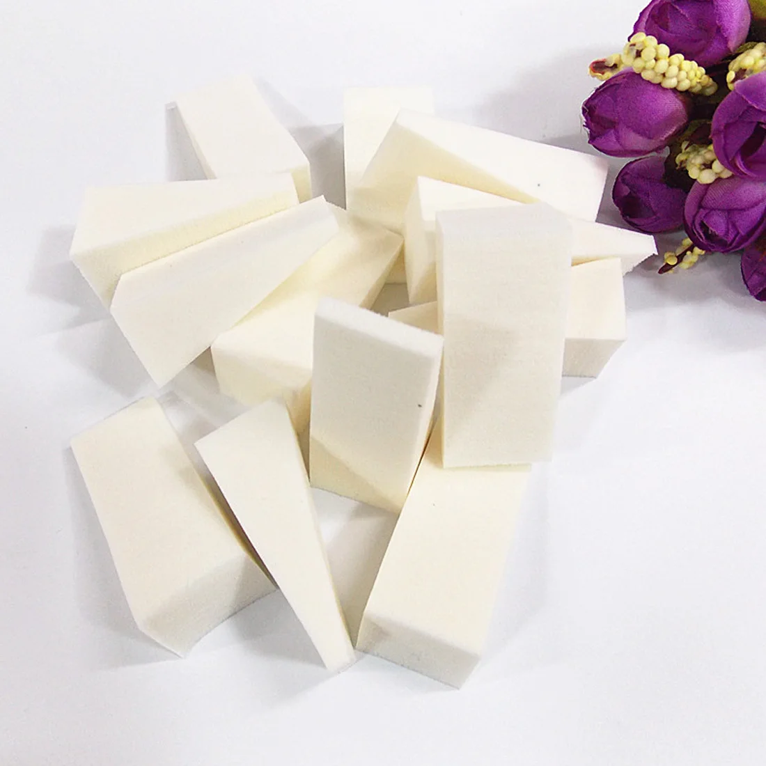 Triangle puff 20pcs super soft no powder sponge puff 24 cut disposable makeup sponge puff wet and dry puff makeup tools
Triangle puff 20pcs super soft no powder sponge puff 24 cut disposable makeup sponge puff wet and dry puff makeup tools