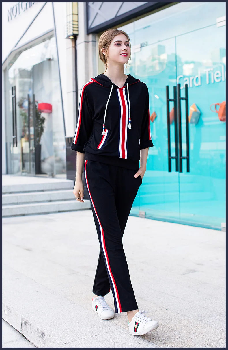Fashion women's pantsuits comfort leisure suit 2018 autumn hooded sweatshirts+side stripe pants two piece set D199
Fashion women's pantsuits comfort leisure suit 2018 autumn hooded sweatshirts+side stripe pants two piece set D199