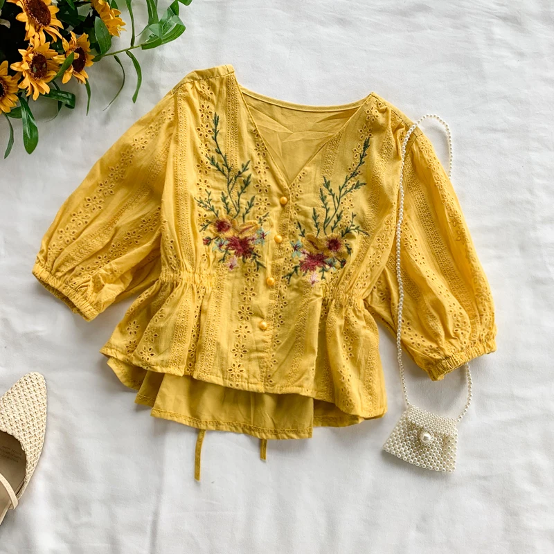 2019 Summer New Hollow Embroidery V Collar Short Sleeve Slim Waist Lace Short Crop Tops Women Elegant Blouse Shirts H173
2019 Summer New Hollow Embroidery V Collar Short Sleeve Slim Waist Lace Short Crop Tops Women Elegant Blouse Shirts H173
