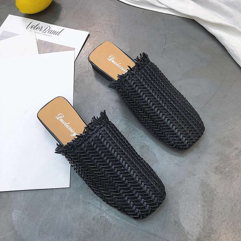 Moxxy Autumn Brand High Quality PU Leather Home Slippers Summer Special Design Women Slippers Women Square Toe Flip Flops
Moxxy Autumn Brand High Quality PU Leather Home Slippers Summer Special Design Women Slippers Women Square Toe Flip Flops