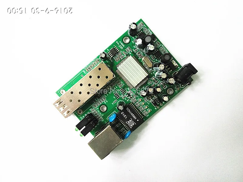 SFP Gigabit Fiber Optical Media Converter Board SFP 1000Mbps Media Conerter Gigabit Fiber Transceiver Board
SFP Gigabit Fiber Optical Media Converter Board SFP 1000Mbps Media Conerter Gigabit Fiber Transceiver Board
