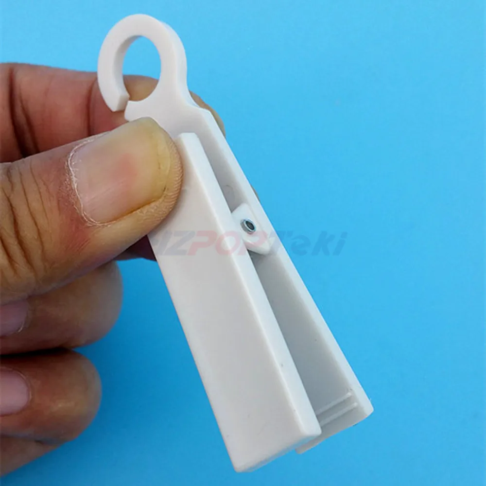 Plastic Display Sign Card Holder Price Tag Hooks Advertising Clips 13x70mm White or Black For Hanging Up Small Items 100pcs
Plastic Display Sign Card Holder Price Tag Hooks Advertising Clips 13x70mm White or Black For Hanging Up Small Items 100pcs