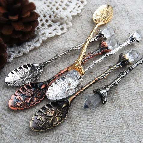 1 pc Vintage Coffee Spoon Carved Flower Teaspoon Crystal Milk Spoon Ice-Cream Sugar Cake Spoon Kitchen Accessory
1 pc Vintage Coffee Spoon Carved Flower Teaspoon Crystal Milk Spoon Ice-Cream Sugar Cake Spoon Kitchen Accessory