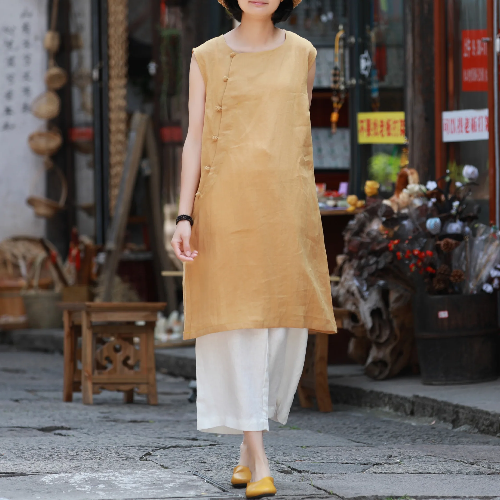Republic China Wind Plate Button Decorated Chinese Retro Cheongsam Vest Dress Sleeveless Literary Retro Republic Wind
Republic China Wind Plate Button Decorated Chinese Retro Cheongsam Vest Dress Sleeveless Literary Retro Republic Wind