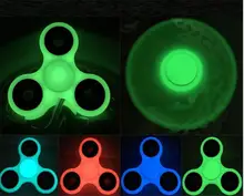 Nueva Fidget soporte para Spinner de resplandor en oscuridad luminosa juguetes Spinner EDC mano Spinner rompecabezas para aliviador para autismo espiral regalos(China)