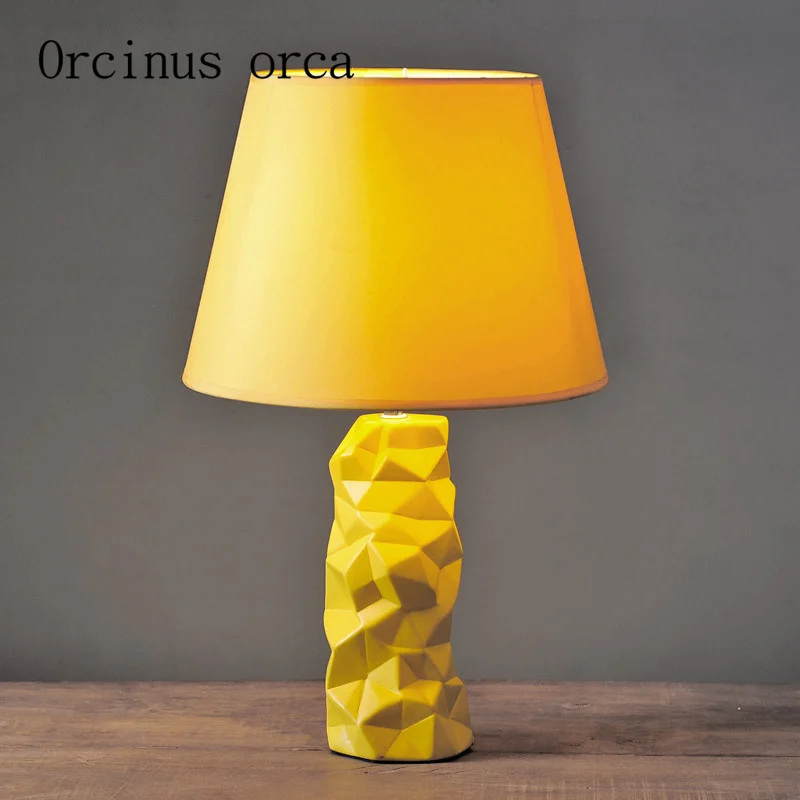 The American ceramic lamp bedroom bedside creative simple modern fashion lovely warm warm light bedside lamp
The American ceramic lamp bedroom bedside creative simple modern fashion lovely warm warm light bedside lamp