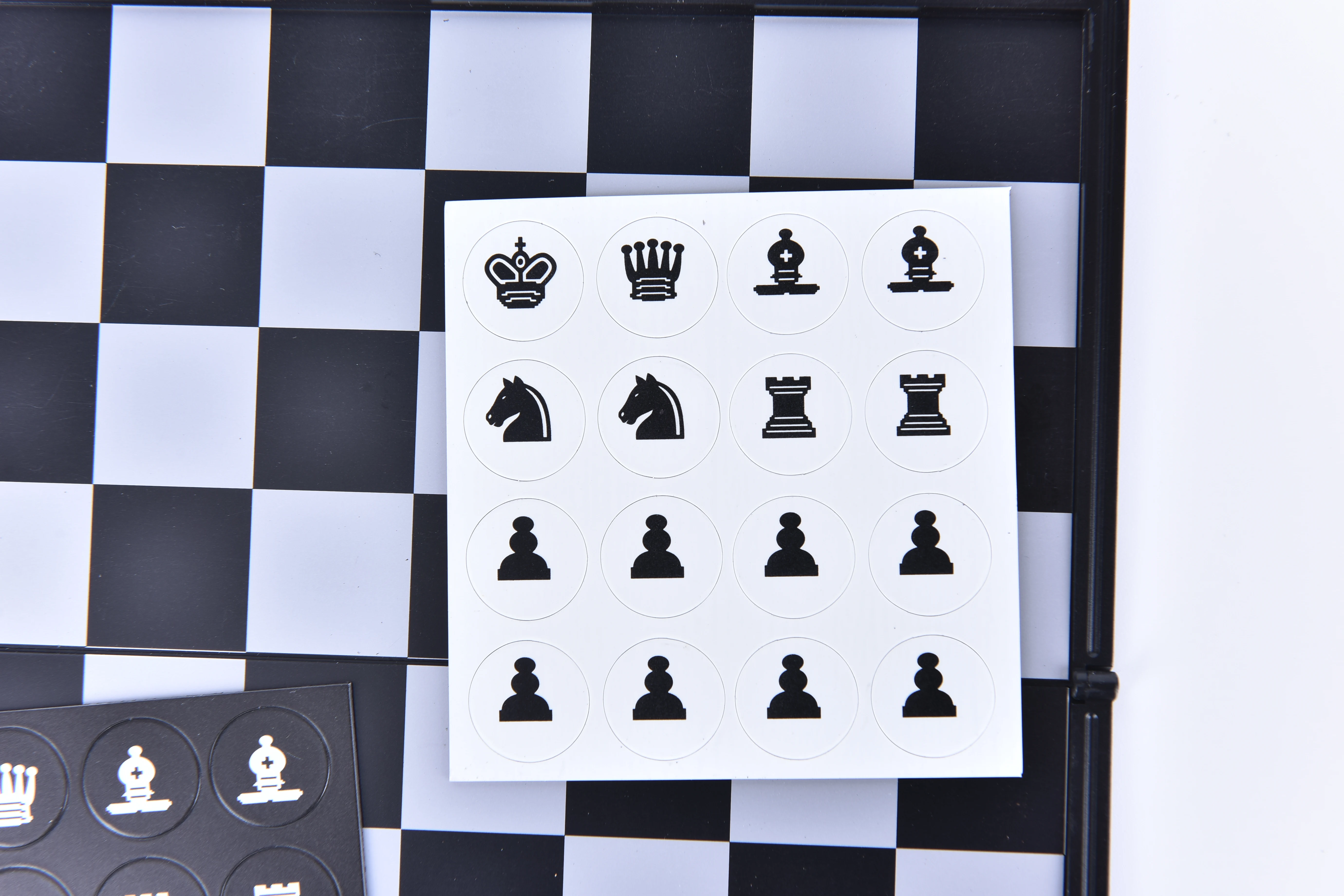 1 Set Pocket Chess Set Board Magnetic Checkers Set Traveler Plane To Carry Games 20*17*0.35cm
1 Set Pocket Chess Set Board Magnetic Checkers Set Traveler Plane To Carry Games 20*17*0.35cm