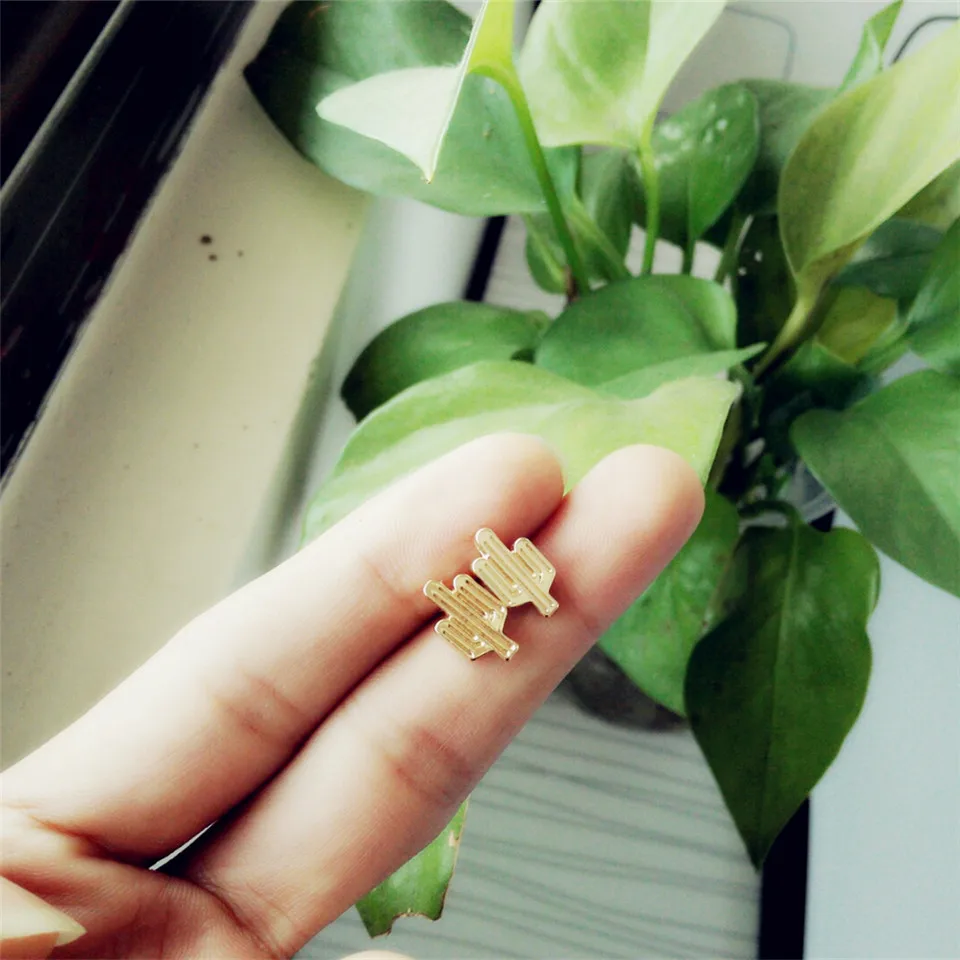 Fashionable cactus stud earrings solid plant stud earrings Cute cartoon plants for women
Fashionable cactus stud earrings solid plant stud earrings Cute cartoon plants for women