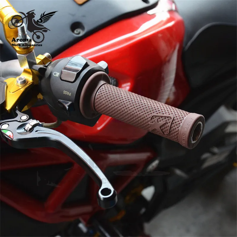 22MM universal rubber cafe motorbike handle bar grips for Harley softail part professional moto handlebar motorcycle accessories
22MM universal rubber cafe motorbike handle bar grips for Harley softail part professional moto handlebar motorcycle accessories
