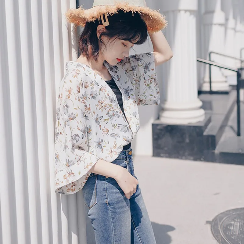 Women V-neck fresh blouse female floral chiffon Floral Loose Shawl Kimono Cardigan Boho Tops Beach Holiday shirt strap two-piece
Women V-neck fresh blouse female floral chiffon Floral Loose Shawl Kimono Cardigan Boho Tops Beach Holiday shirt strap two-piece