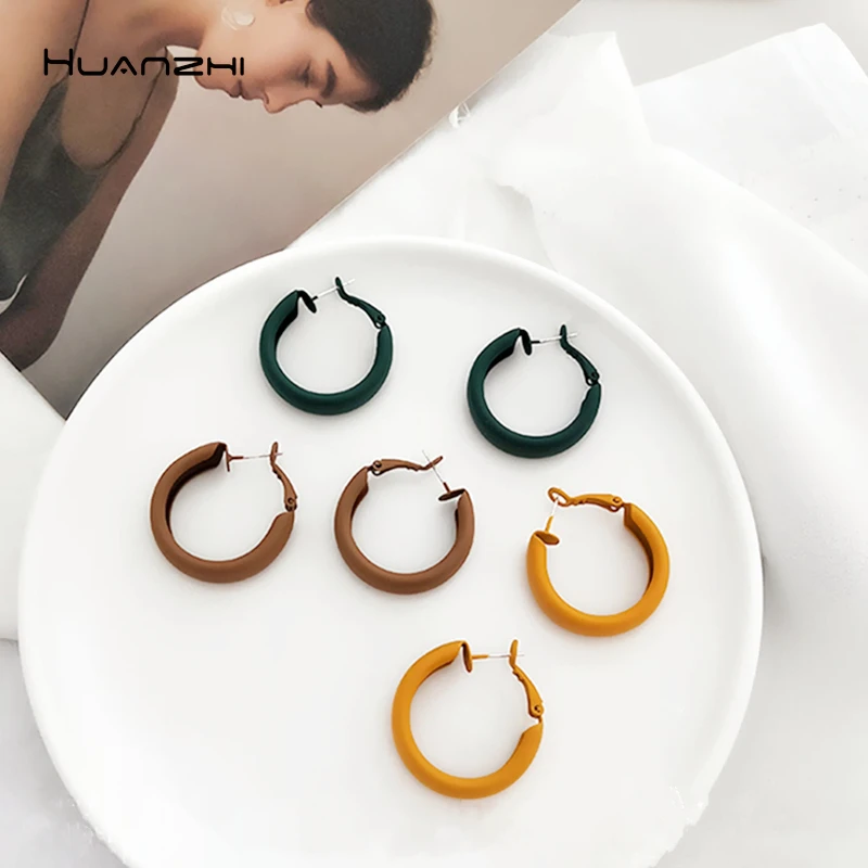 HUANZHI 2019 Geometric Round Hollow Inner Buckle Groove Paint Metal Hoop Earrings for Women Girls Wedding Gift Party Jewelry
HUANZHI 2019 Geometric Round Hollow Inner Buckle Groove Paint Metal Hoop Earrings for Women Girls Wedding Gift Party Jewelry