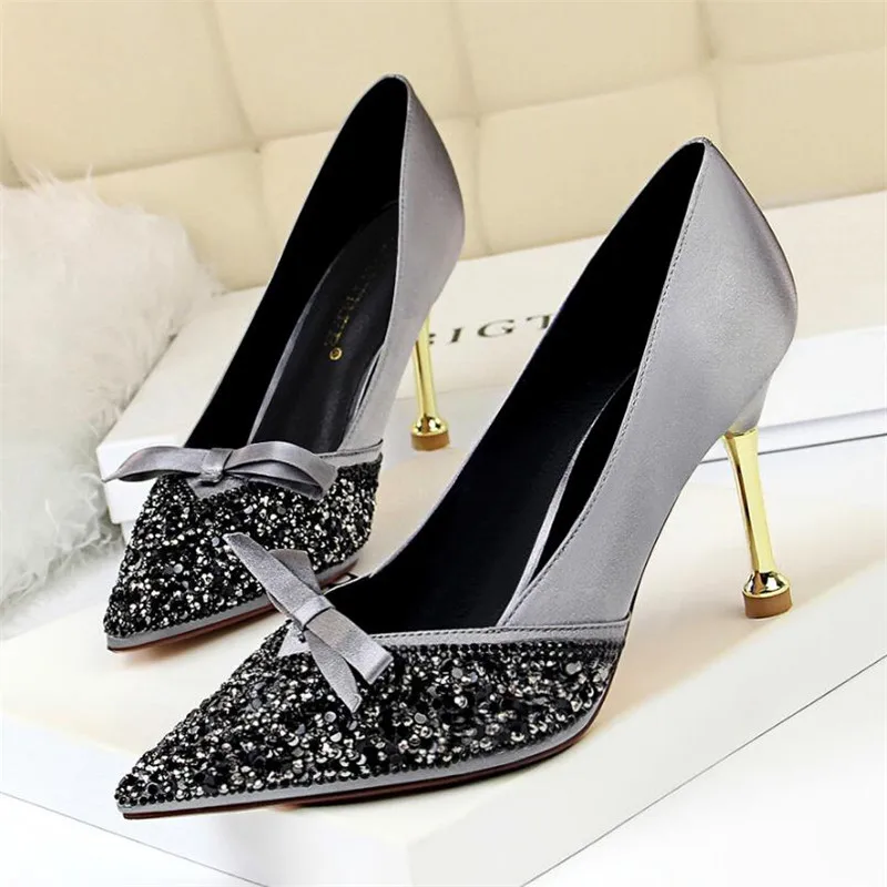 New high quality fashion metal with stiletto high heel satin shallow mouth pointed sequins rhinestone bow women's shoes
New high quality fashion metal with stiletto high heel satin shallow mouth pointed sequins rhinestone bow women's shoes