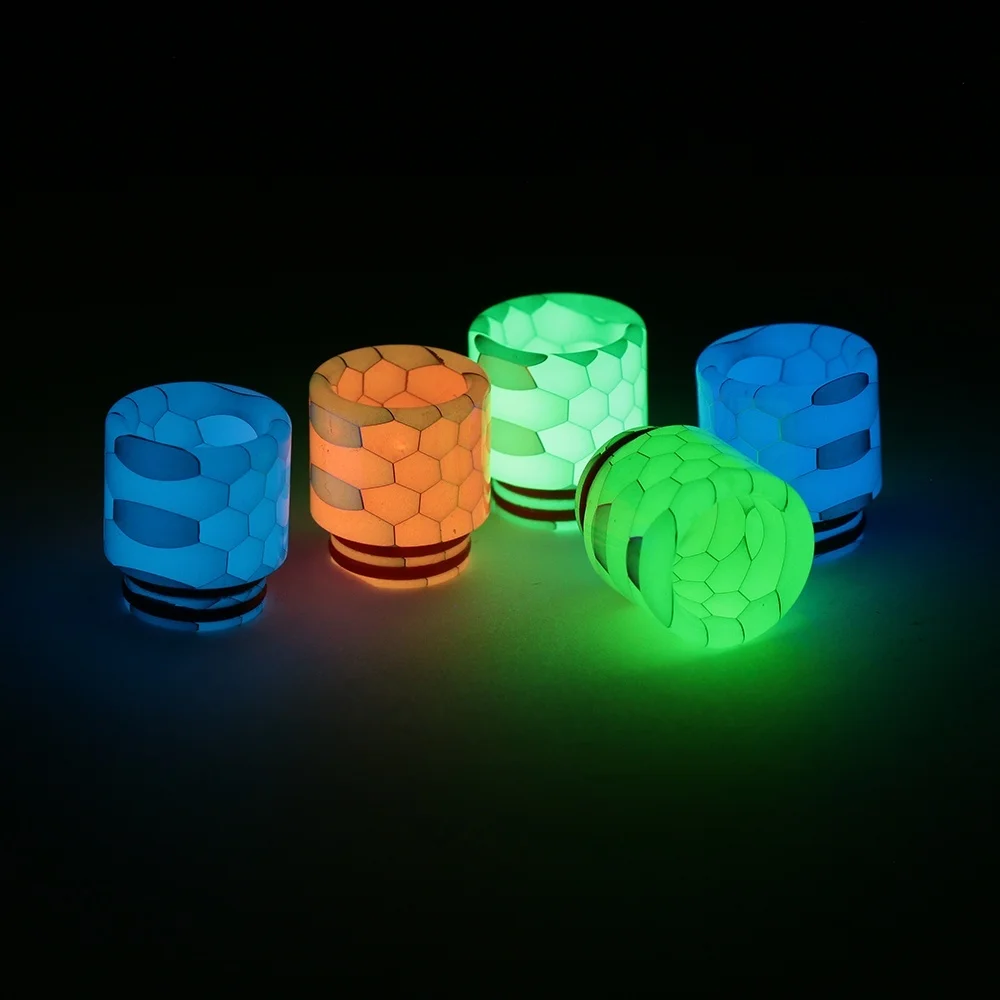 Thread Epoxy Wide Bore Colorful Cobra Snake Skin Luminous 810 Drip Tip Resin Mouthpiece Night Light (Random color)
Thread Epoxy Wide Bore Colorful Cobra Snake Skin Luminous 810 Drip Tip Resin Mouthpiece Night Light (Random color)