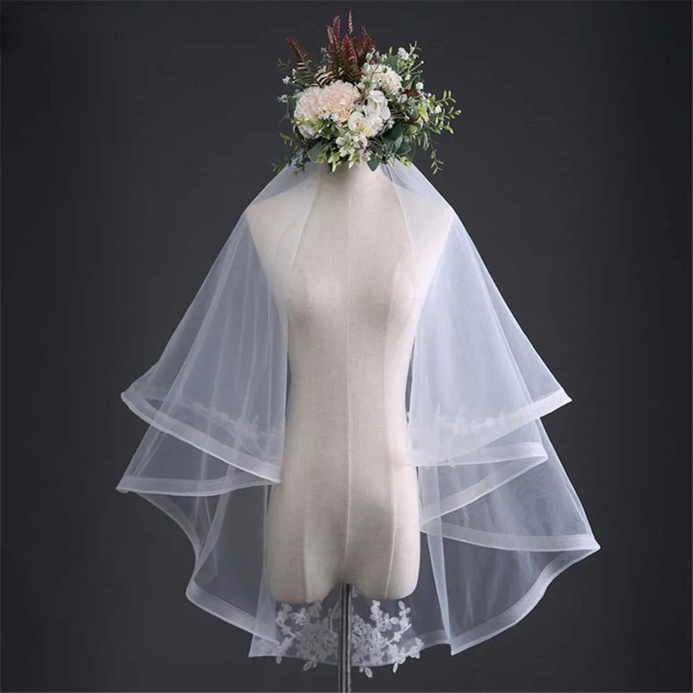 White/Ivory Bridal Veil Double Layered Wedding Veils with Comb Simple Tulle Appliques Wedding Veil for Bride
White/Ivory Bridal Veil Double Layered Wedding Veils with Comb Simple Tulle Appliques Wedding Veil for Bride