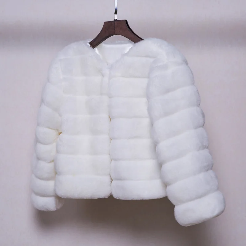 Elegant White Bridal Jacket Winter Warm White Faux Fur 2018 Bride Cape Bolero Wedding Jackets 2019 Shoulder is 42cm
Elegant White Bridal Jacket Winter Warm White Faux Fur 2018 Bride Cape Bolero Wedding Jackets 2019 Shoulder is 42cm