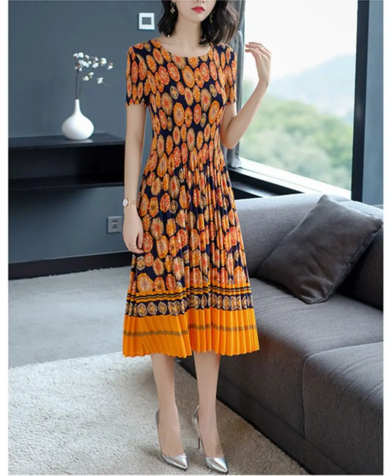 New elegant retro-style summer dress slim and simple commuting dress broken flowers and pleats miyake dress free ship 109A67
New elegant retro-style summer dress slim and simple commuting dress broken flowers and pleats miyake dress free ship 109A67